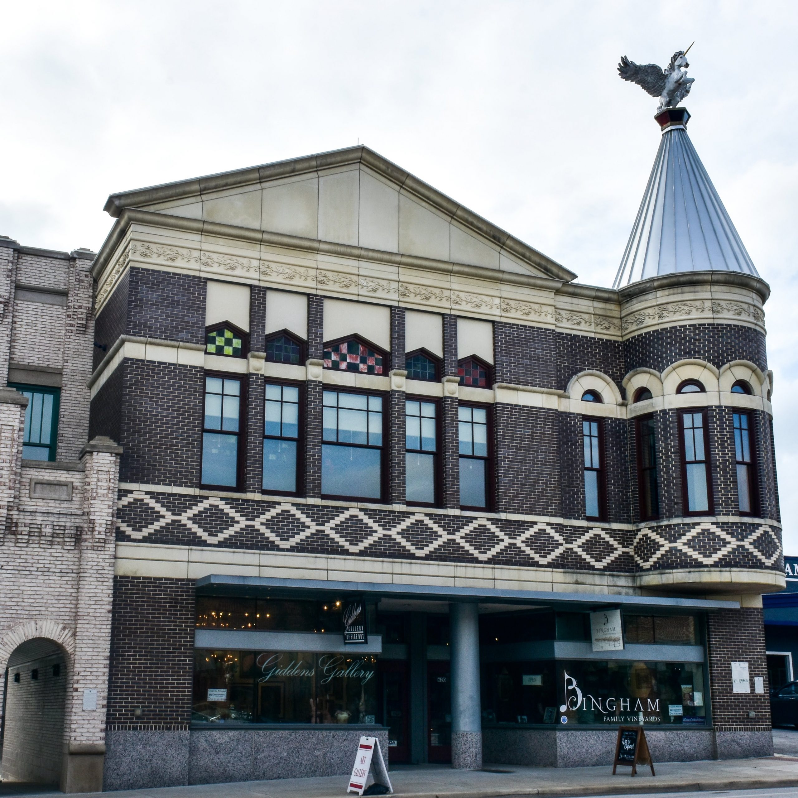 Exterior of Bingham Family Vineyards Grapevine tasting room, Grapevine, Texas.