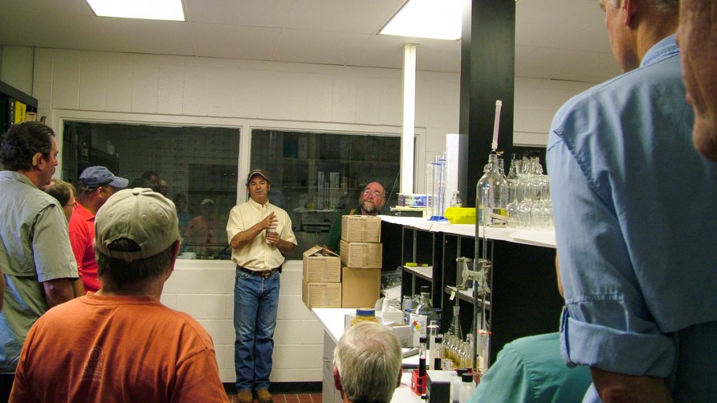 090712_grapetastingclass_022-1200-web-16x9 | Bingham Family Vineyards Winegrape Berry Sensory Assessment class