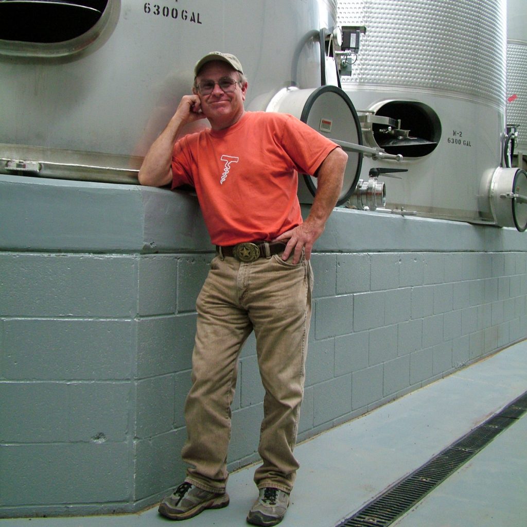 090712_grapetastingclass_0371200web1x1 | Bingham Family Vineyards Gary Elliot of Driftwood Winery