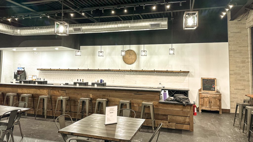 24.01.11_Jenn.Chase.Roanoke_031-1200-web-16x9 | Bingham Family Vineyards bar area and tables at Bingham Family Vineyards tasting room at Roanoke, Texas