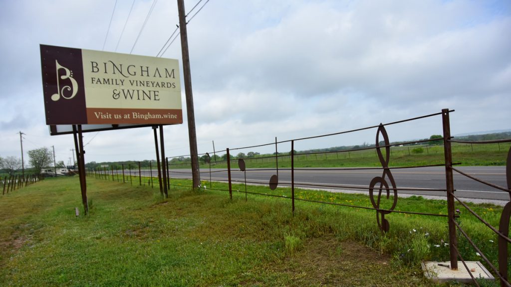 240408_Hyesignmusicnotes_002-1200-web-16x9 | Bingham Family Vineyards Sign with musical notes at Bingham Family Vineyards, Hye, Texas, tasting room
